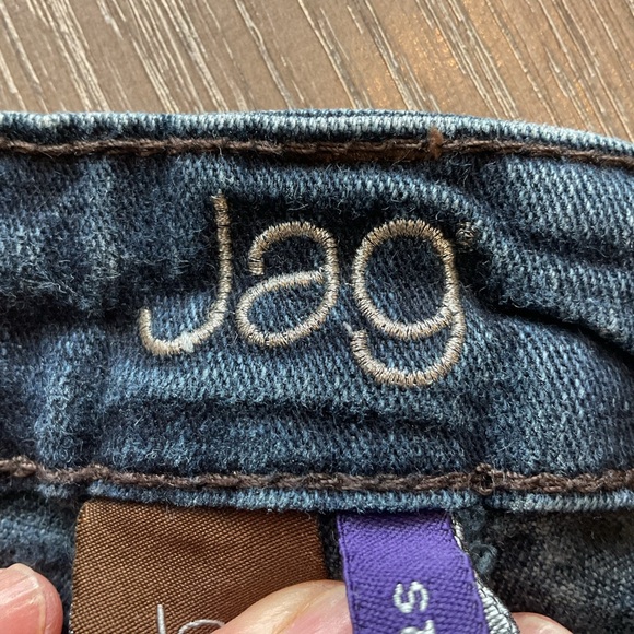 JAG Petite with stretch boot/flare Jeans. . - Picture 2 of 9